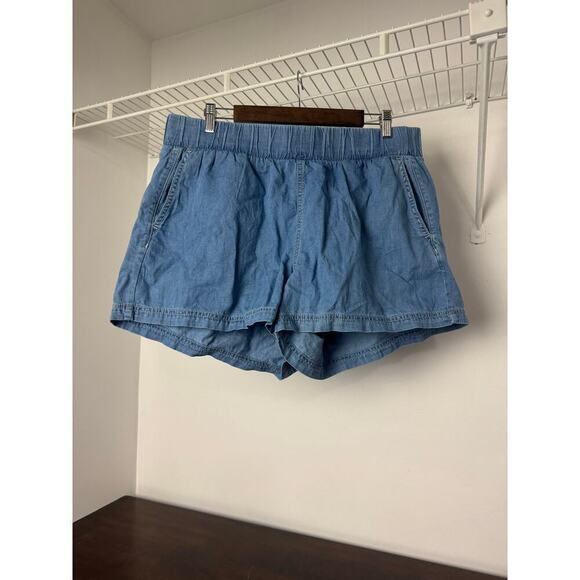 Torrid Pants - Torrid Pull On Light Weight Denim, High-Rise Short, Light Wash, 1X (14/16) NWT